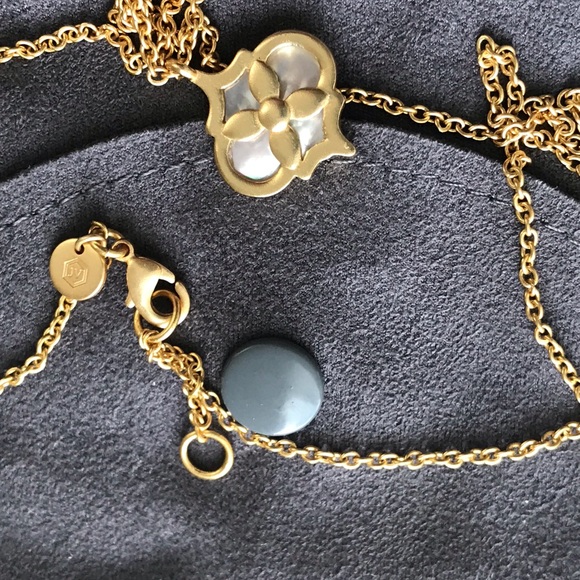 NWOT Julie Vos Gold and White Clover Necklace - Picture 3 of 3